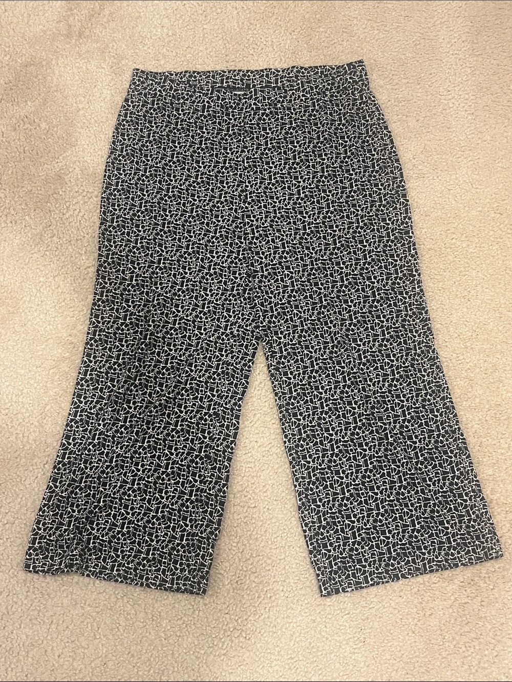 Chico's Black and White Abstract Print Capris